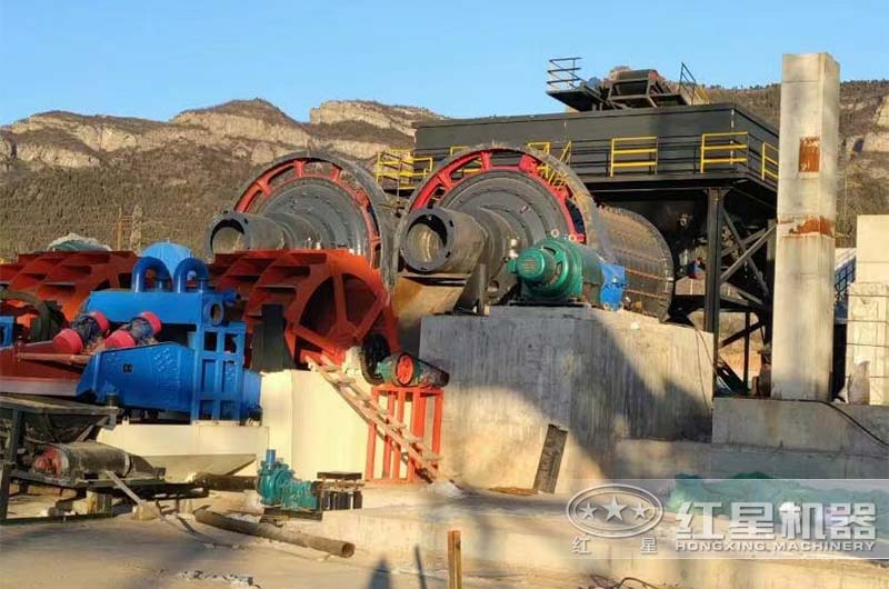 球磨機現(xiàn)場作業(yè) 球磨機現(xiàn)場作業(yè)